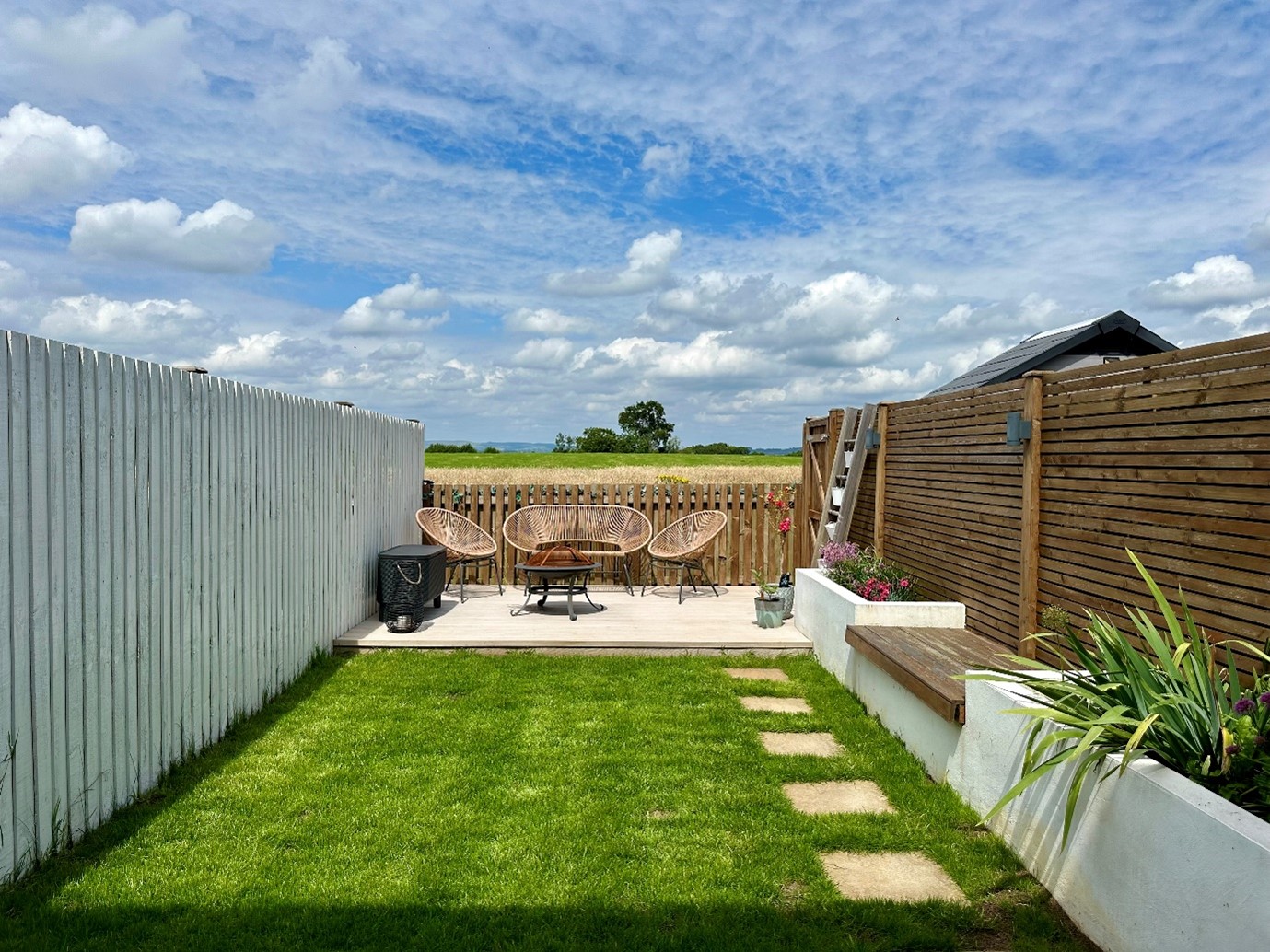 81 Cae Newydd rear garden