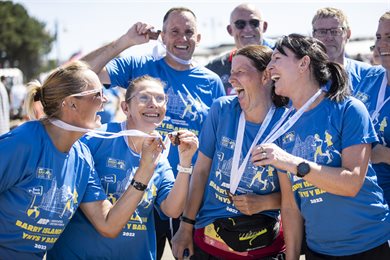 barry island 10K runners holding medals