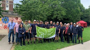 Gladstone Garden Green Flags